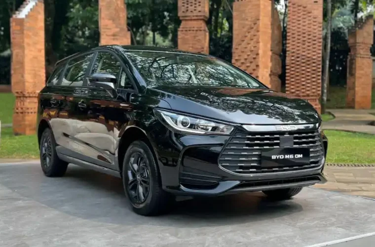 BYD M6 DM Harmony Auto