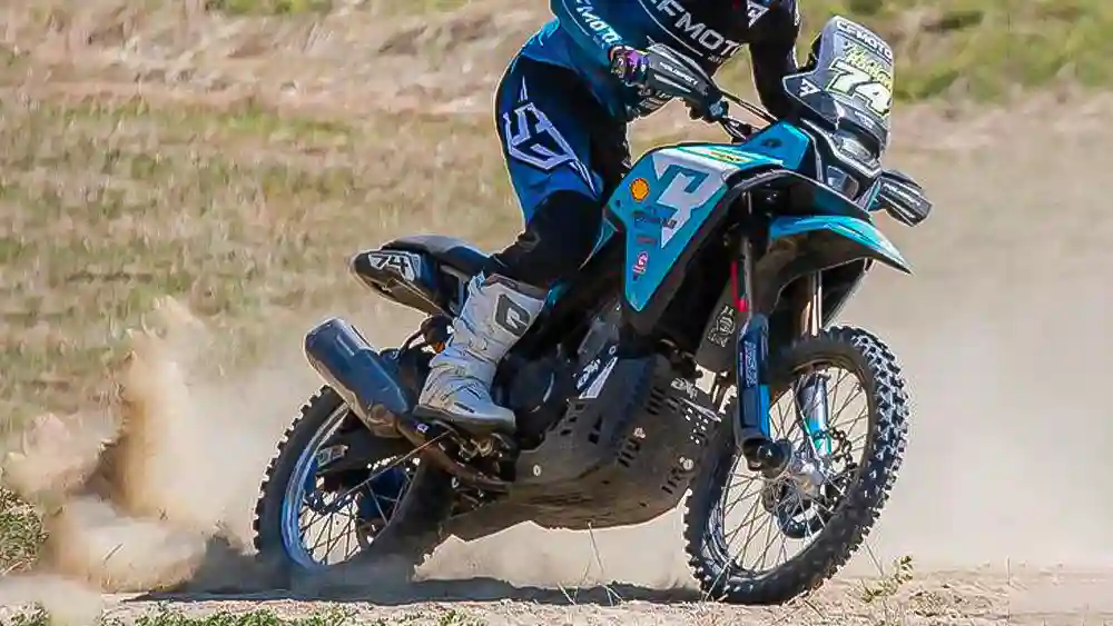 Versi Spesial! CFMoto 450MT Champion Edition dengan Tema Ala Motor Balap Rally 3 CFMoto, 450MT, Champion Edition, CFMoto 450MT, CFMoto 450MT Champion Edition, edisi spesial, motor petualang