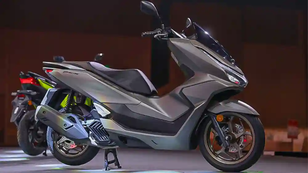 Honda PCX160 vs Yamaha NMAX: Maxi Scooter Premium Elegan vs Maxi Scooter Sporty Agresif 2 Honda, PCX, Honda PCX160, PCX160, skutik bongsor, motor matik