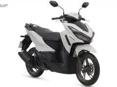 Warna Putihnya Terbatas! Honda Click 125 Smart Edition White Tampilan Elegan Warna Putihnya Terbatas! Honda Click 125 Smart Edition White Tampilan Elegan