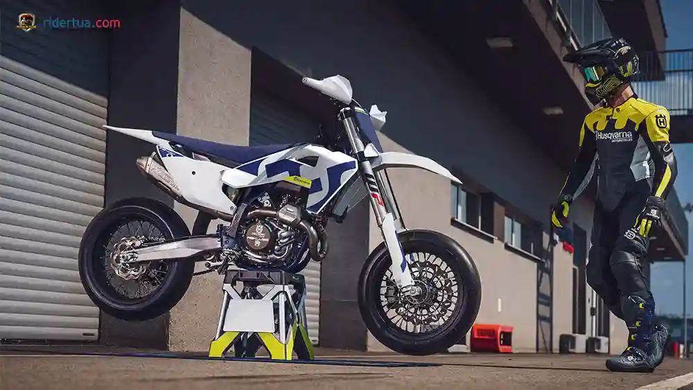 KTM 450 SMR vs Husqvarna FS 450: Dua Supermoto Balap yang Basisnya Sama! 4 Husqvarna FS 450