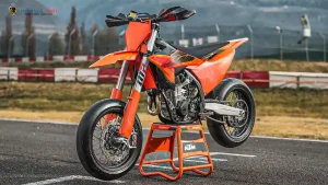 Supermoto KTM 450 SMR 2027 Buat Balap, Cornering Lincah Bobot Super Enteng! 1 Supermoto KTM 450 SMR 2027 Buat Balap, Cornering Lincah Bobot Super Enteng!